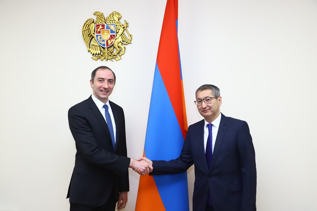 Նախարար Ռոբերտ Խաչատրյանն ընդունել է  Ղազախստանի դեսպան Բոլատ Իմանբաևին