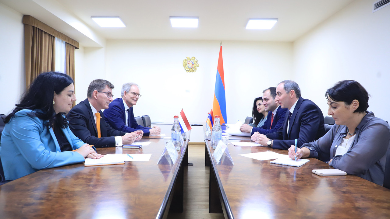 Ռոբերտ Խաչատրյանն ընդունել է Նիդերլանդների դեսպան Նիկոլաս Սխերմերսին