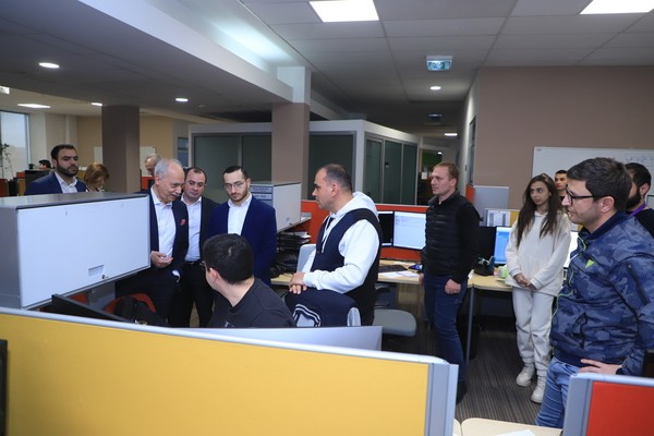Նախարար Մխիթար Հայրապետյանն այցելել է «Սինոփսիս Արմենիա» ընկերություն