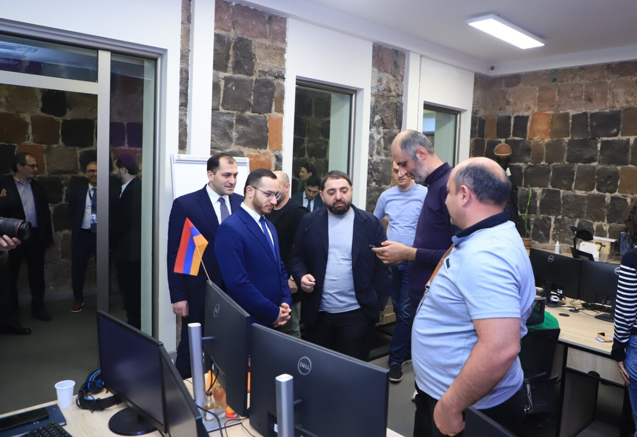 Նախարար Մխիթար Հայրապետյանն այցելել է «ՍոֆթԿոնստրակտ» ընկերություն