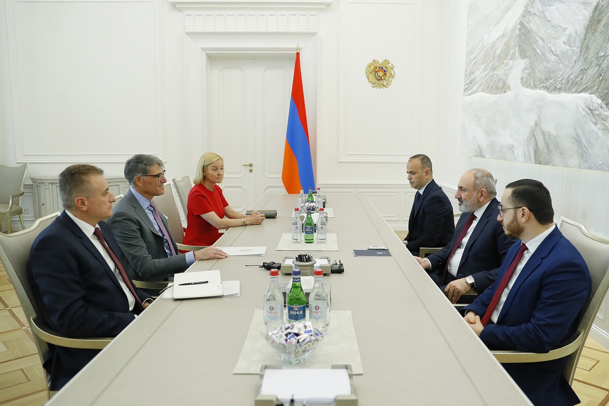Վարչապետն ընդունել է մեծանուն բարերար Տիգրան Իզմիրլյանի որդուն՝ Սարգիս Իզմիրլյանին