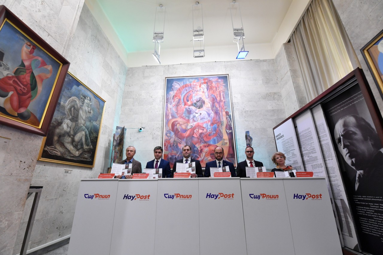 Երվանդ Քոչարի ծննդյան 125-ամյակի առթիվ մարվեց և շրջանառության մեջ դրվեց մեկ նամականիշով գեղաթերթիկ