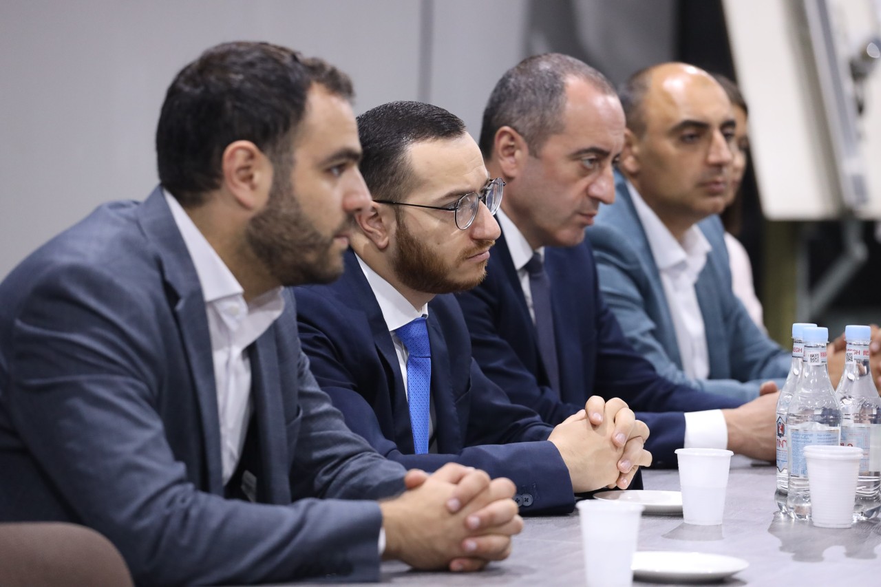 Աերոդինամիկ խողովակ, աերոտիեզերական սարքեր, կիսահաղորդչային կոմպոնենտների արտադրության պլաններ․ նախարարն այցելել է «Հայկական աերոտիեզերական գործակալություն»