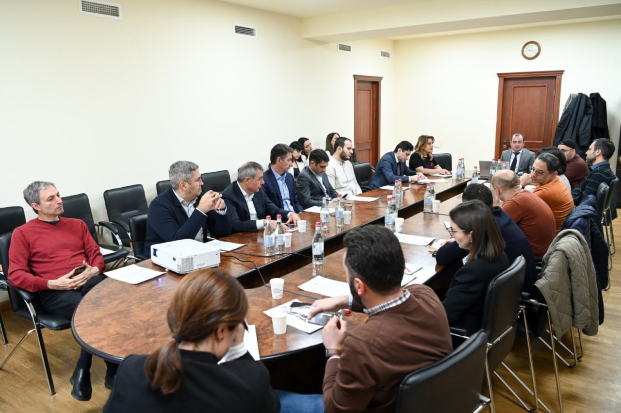 Բարձր տեխնոլոգիաների ռազմավարական ծրագրի մշակումը ՀՀ տնտեսության զարգացման կարևորագույն բաղադրիչ է․ Ռուբեն Սիմոնյանը հանդիպում է ունեցել ոլորտում առաջատար փորձագետների հետ