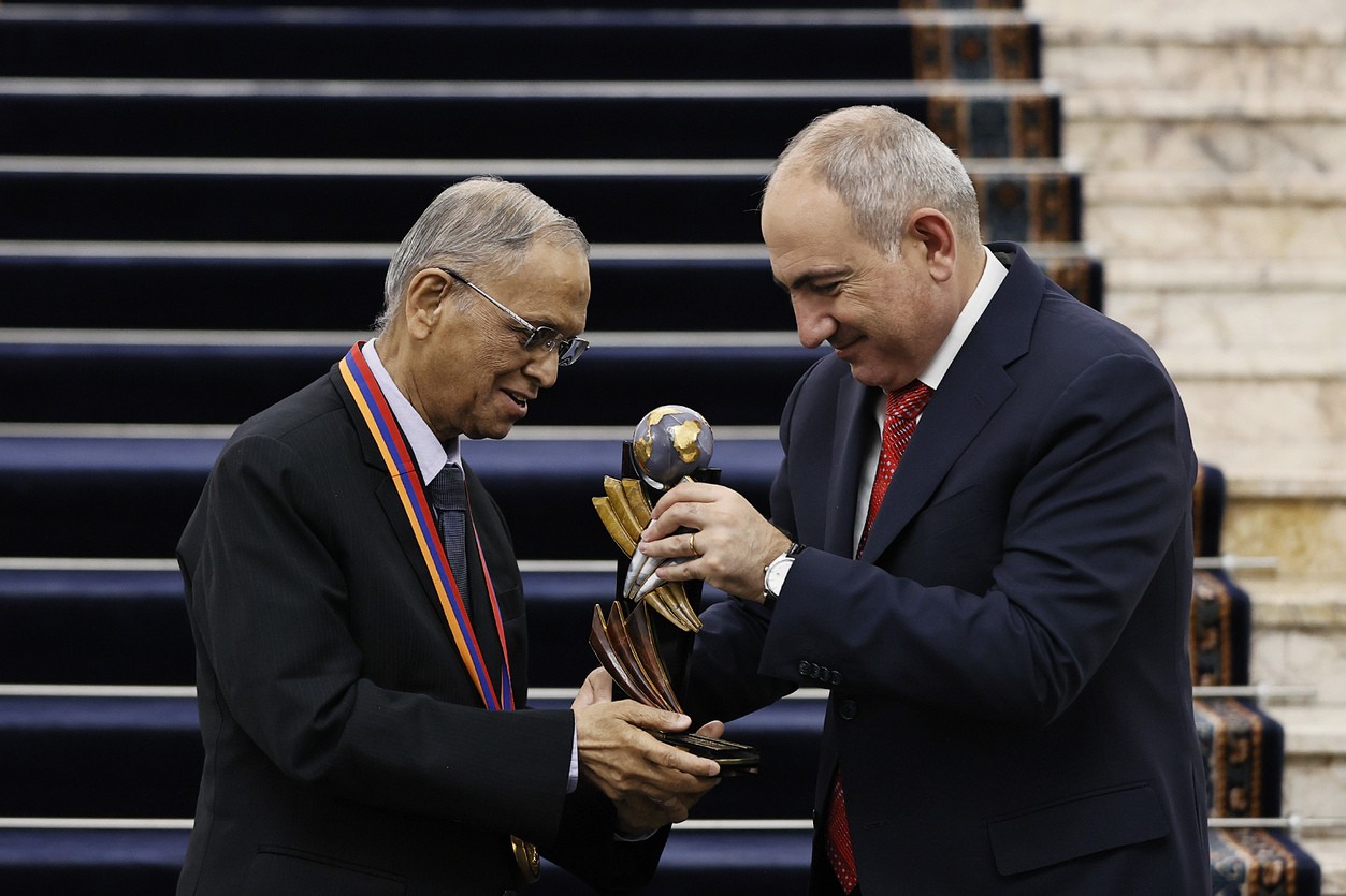 Prime Minister Pashinyan Presented the RA State Award for Global Investment in the IT Sector to Narayana Murthy