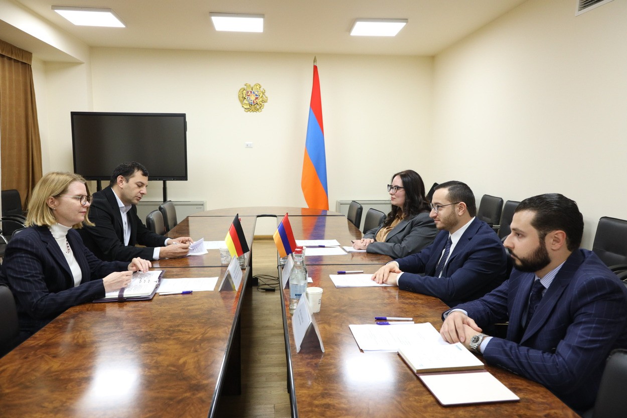 ՀՀ ԲՏԱ նախարար Մխիթար Հայրապետյանն ընդունել է Հայաստանում  ԳԴՀ դեսպան Կլաուդիա Բուշին