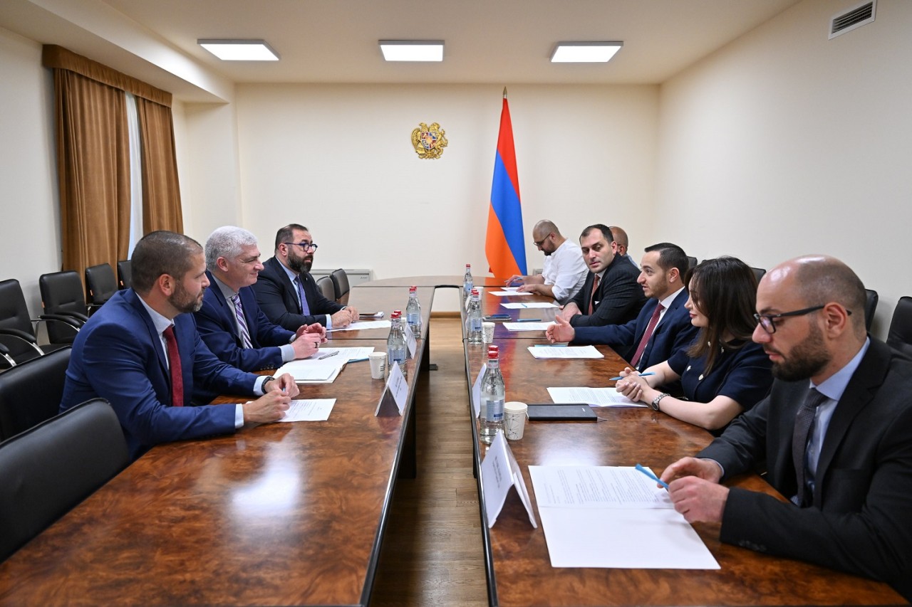 Նախարար Մխիթար Հայրապետյանն ընդունել է Ամազոն Վեբ Սերվիս ընկերության փոխնախագահ Ջեֆֆ Բարրի գլխավորած պատվիրակությանը