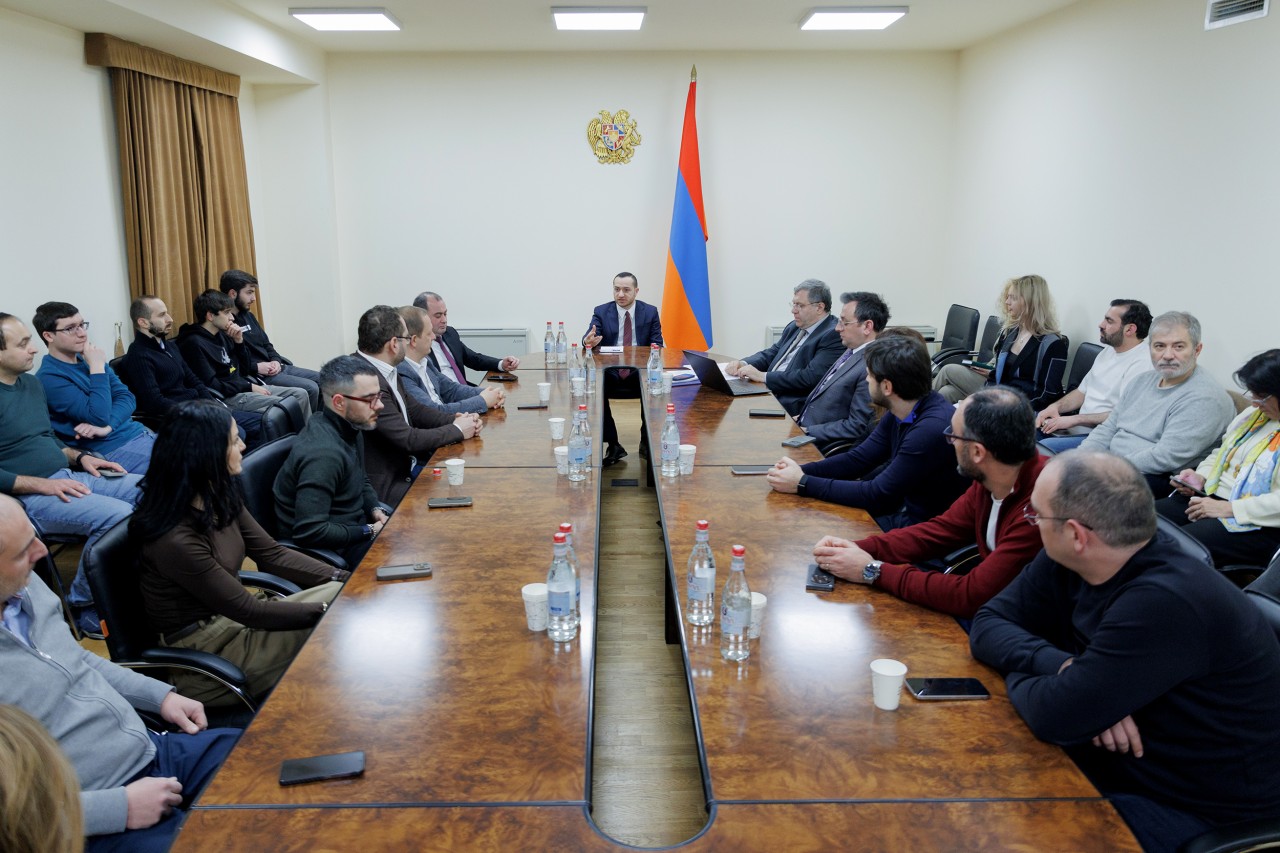 ՀՀ ԲՏԱ նախարար Մխիթար Հայրապետյանն ընդունել է AI call centre համայնքի ներկայացուցիչներին՝ քննարկելու ԱԲ-հիմքով Զանգերի և Չաթ կենտրոնի նախագծի ներդրման հեռանկարները