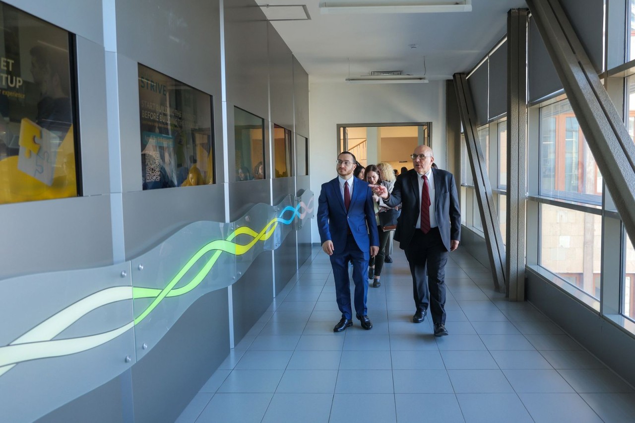 ԲՏԱ նախարար Մխիթար Հայրապետյանն այցելել է Հայաստանի ամերիկյան համալսարան
