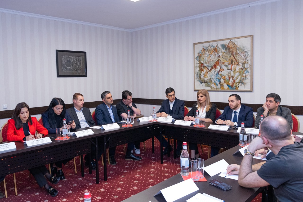 ՀՀ ԲՏԱ նախարար Մխիթար Հայրապետյանը մասնակցել է «Երեխաների առցանց անվտանգություն. պետության և կապի օպերատորների դերը» կլոր սեղան-քննարկմանը